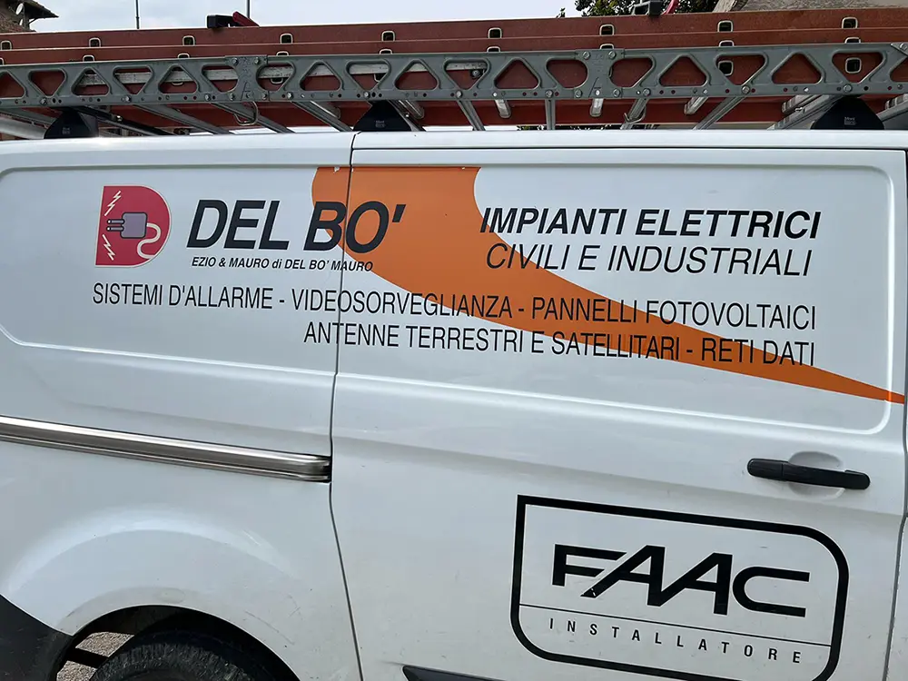 adesivi-personalizzati-per-auto-milano